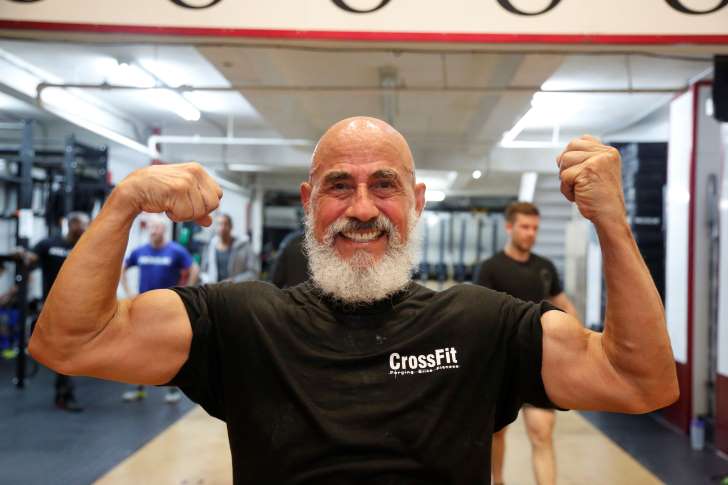 Gặp bố già người phán xử của tập đoàn Crossfit 78 tuổi tập luyện tập các nhóm cơ
