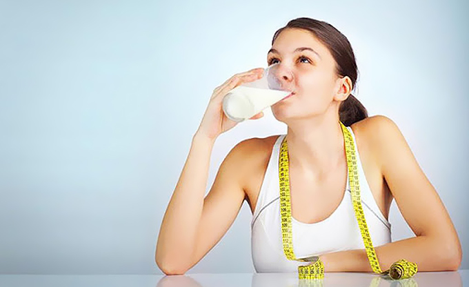 Uống sữa buổi tối trước khi đi ngủ có tăng cân không?