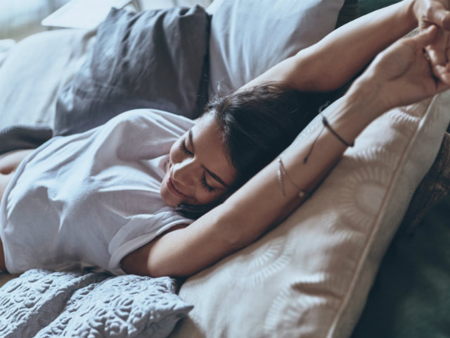 3 mẫu gối massage hồng ngoại chính hãng giúp bạn ngủ ngon hơn