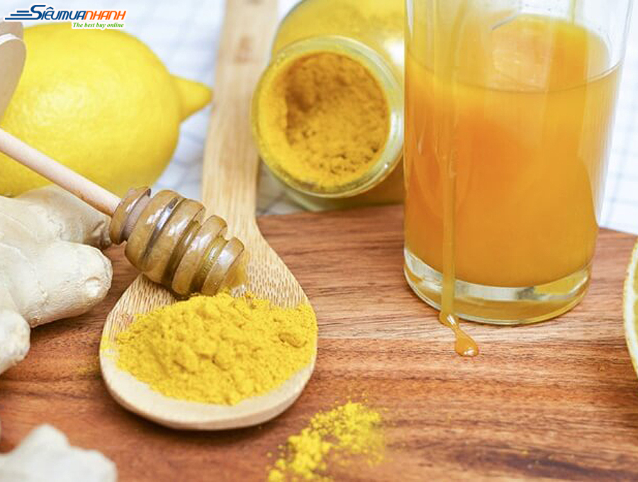 Pha chế nước uống giảm cân từ tinh bột nghệ và mật ong
