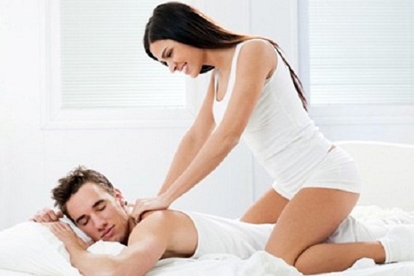 Những cách massage thư giãn toàn thân cho chàng tại nhà mà các chị nên biết
