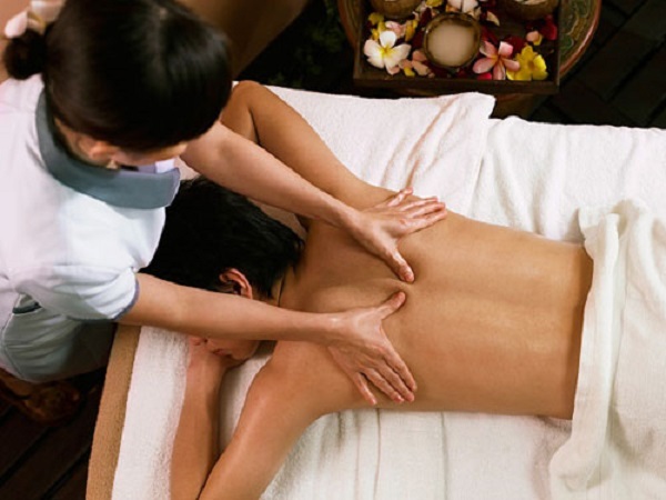 Những cách massage thư giãn toàn thân cho chàng tại nhà mà các chị nên biết